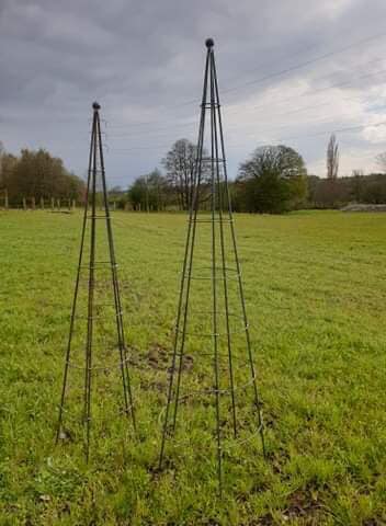 Round Obelisk